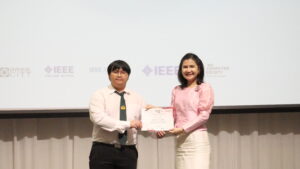 นางสาวนวพร พูนเพียรศิลป์
